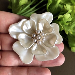 Floral pearl rhinestone brooch pin, Vintage style jewelry