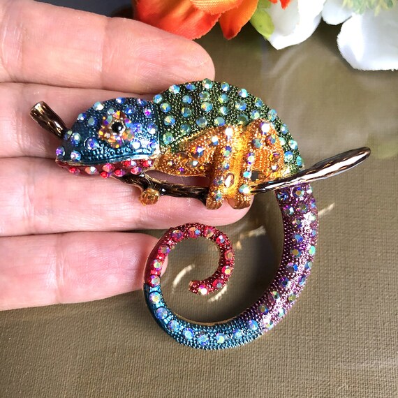 Chameleon brooch deals