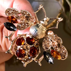 Bumble Bee-broche met strassteentjes - elegante insectensieradenpin - uniek cadeau voor dames en heren - accessoire hommelliefhebber