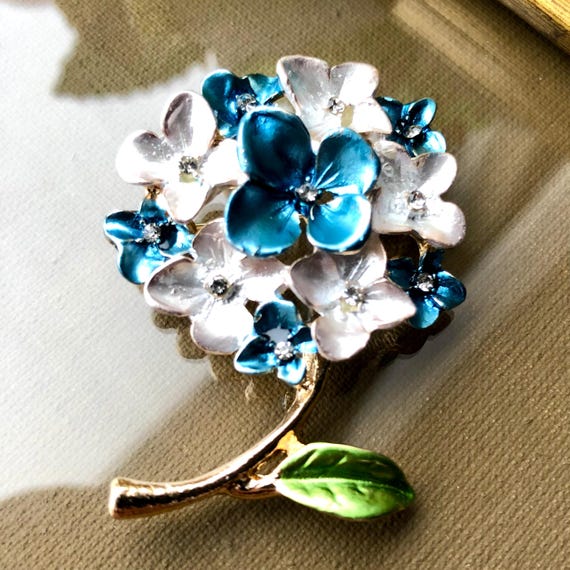 Floral Rhinestone Brooch: Blue & White Vintage Style Jewelry  display picture 3