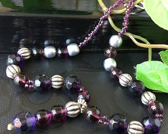 Collar vintage de vidrio de color púrpura, bisutería