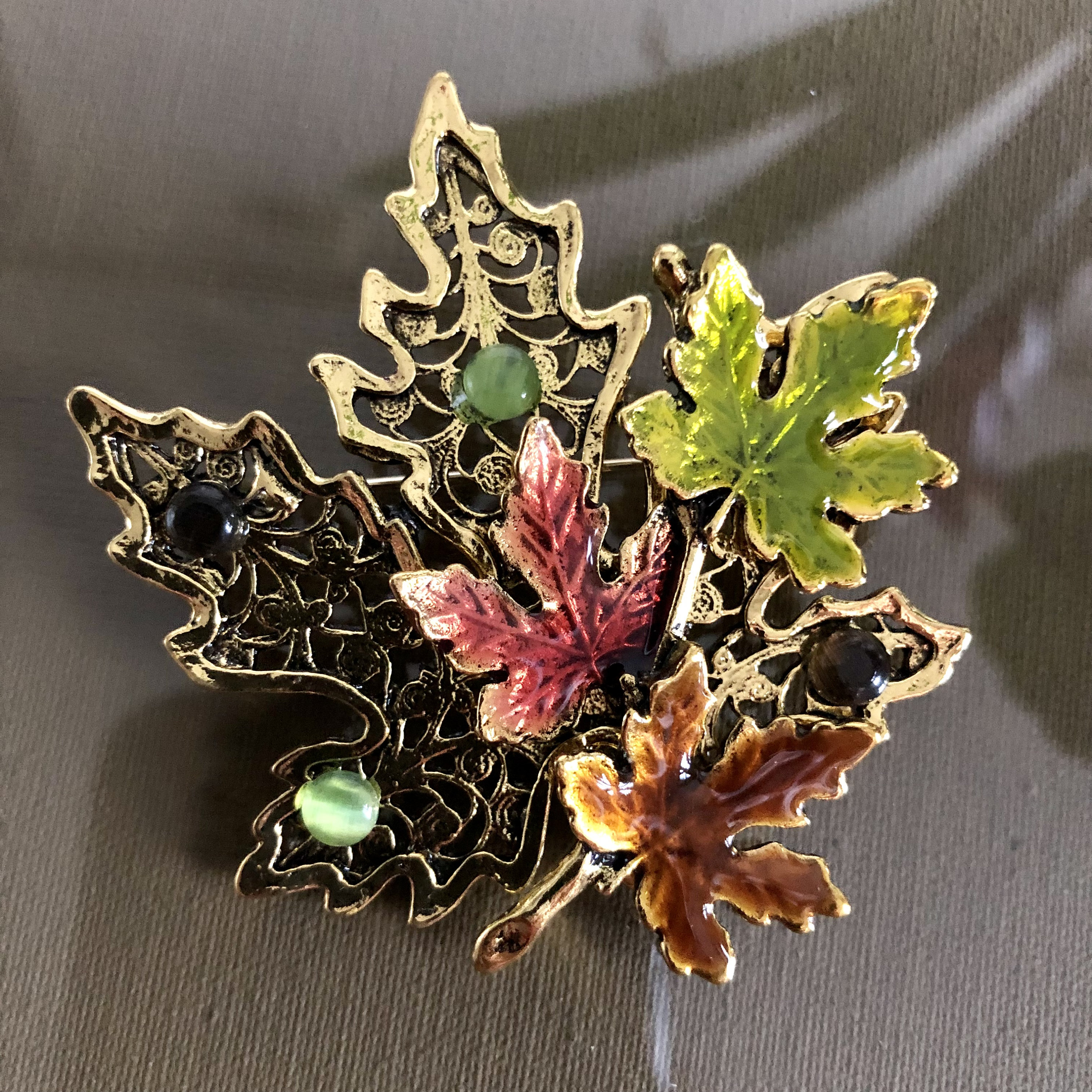 1pc Women's Fashionable Simple Maple Leaf Brooch, New Style Forest Style  Sweater Pin For Personalized Clothing Accessory