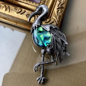 Spilla a forma di airone azzurro - Grande regalo di gioielli alla moda con uccelli - Elegante spilla a forma di fauna selvatica