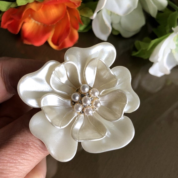 Broche Fleur En Strass Et Perles - Bijou Vintage Occasion, Sans Marque