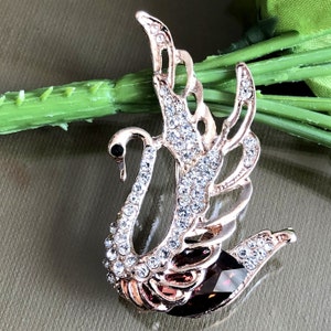 Swan brooch, Bird jewelry, Sparkly Swan Brooch, Swan Jewellery, Swan Jewelry, Swan Gift, Crystal Swan Pin