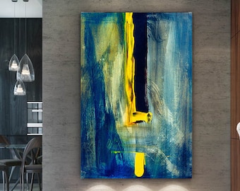 Puede incluir: Pintura abstracta con pinceladas azules, amarillas y blancas. La pintura está enmarcada y colgada en una pared de una casa moderna.