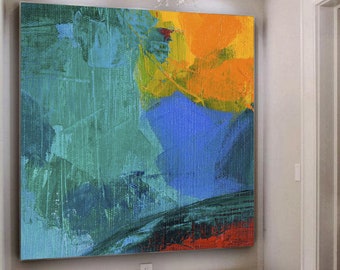 Puede incluir: Pintura abstracta con colores azul, verde, amarillo y naranja. La pintura está colgada en una pared en una habitación con paredes blancas y un suelo de baldosas blancas. Dos bancos blancos con patas de metal están delante de la pintura.
