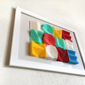 Letras decorativas impresas en 3D, colores brillantes, ambiente de los 90