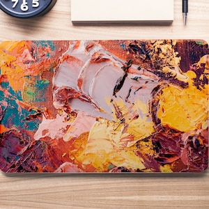 Puede incluir: Impresión de arte abstracto con un diseño texturizado y colorido que presenta tonos de amarillo, naranja, rosa, rojo y azul. La impresión tiene un estilo impasto grueso.