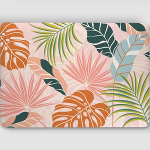 Peut inclure: Une peau d'ordinateur portable avec un motif de feuilles tropicales. Le design présente des feuilles roses, vertes, orange et bleues sur un fond rose clair.