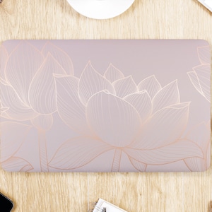 Faux gouden lotus in lijnen op zachte roze roos UNIVERSELE laptop skin, computer skin, laptop sticker sticker, volledige dekking beschermende laptop skin