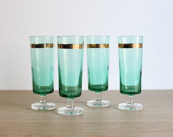 4 French vintage 70s Luminarc champagne flutes, rare Cavalier emerald green glass with gilded decor