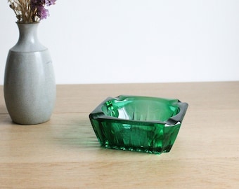 French vintage 70s Luminarc ashtray in emerald green glass