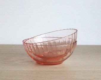 Set of 2 French vintage 80s Arcoroc Luminarc small blush pink glass bowls