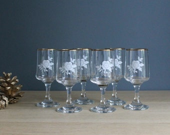 6 vintage retro cordial, liqueur or port glasses with a floral decor and gilded trim