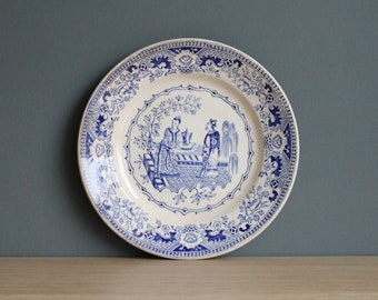Petite assiette à thé teintée dans le style français des années 1800 avec un décor bleu oriental par décalcomanie, St Amand antique, 18,5 cm (7,28 po.), chinoiserie cottage chic