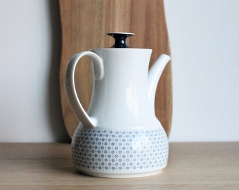 Small vintage coffee serving pot with lid, designed by Tapio Wirkkala, made by Thomas porcelain in Germany