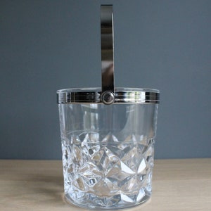 French vintage 80s ice bucket with a silver colored metal handle, made by Cristal d'Arques model Sully image 3