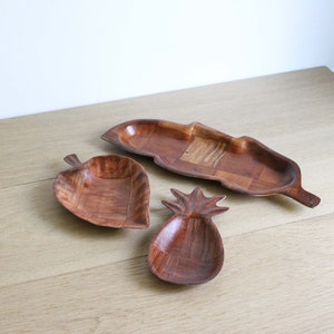 Vintage 70s Woven Wood Serving Platters: Leaf & Pineapple Trays, Set of 3