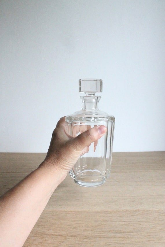 Vintage Mid Century WhiskyWineAlcohol Decanter Glass with Lid Vintage Mid Century WhiskyWineAlcohol Decanter Glass with Lid