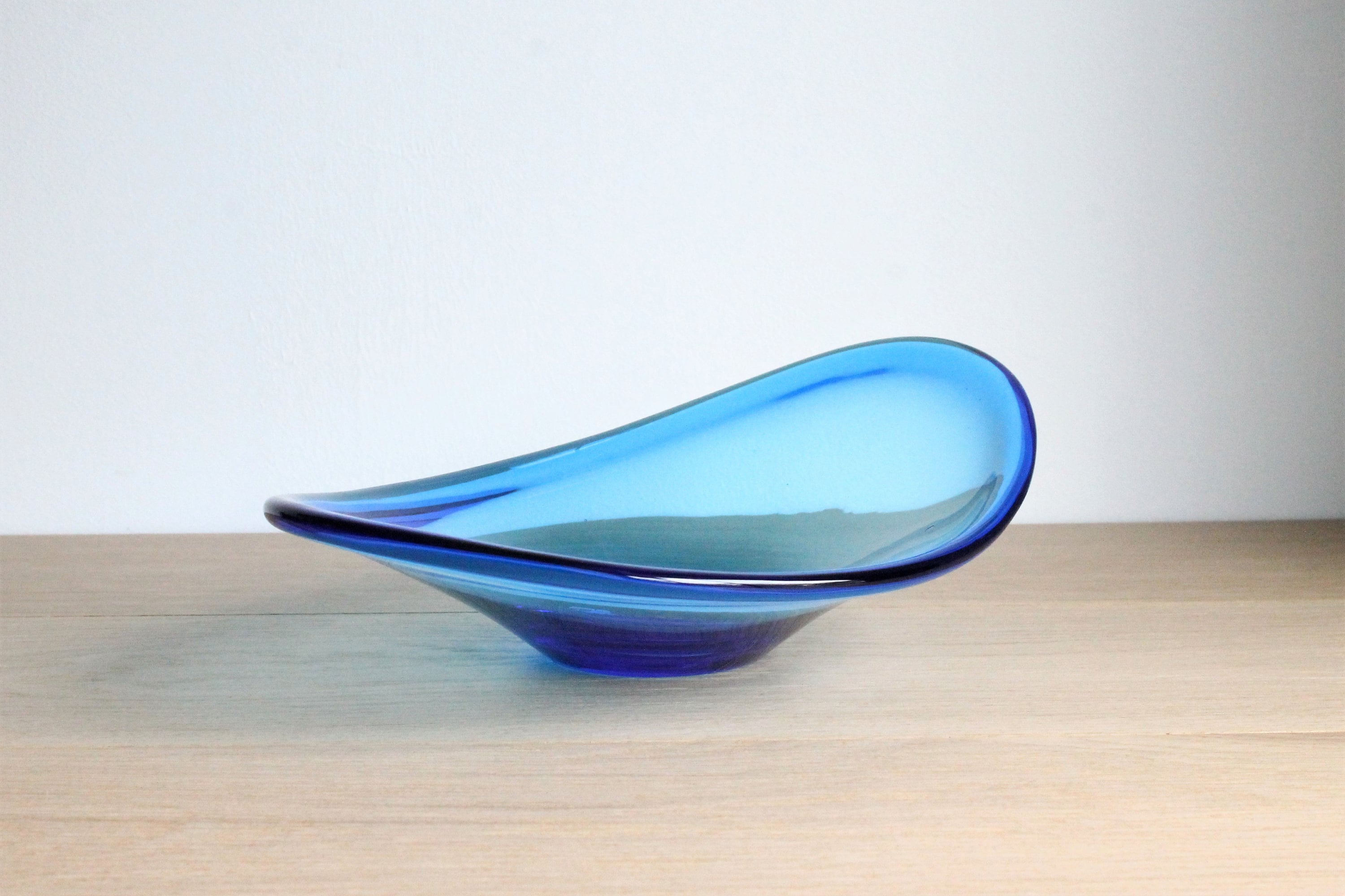 Bol de Centre en Verre Soufflé Lotta Pettersson Vintage Pour Ikea à La Bouche Bleue, Design Snits