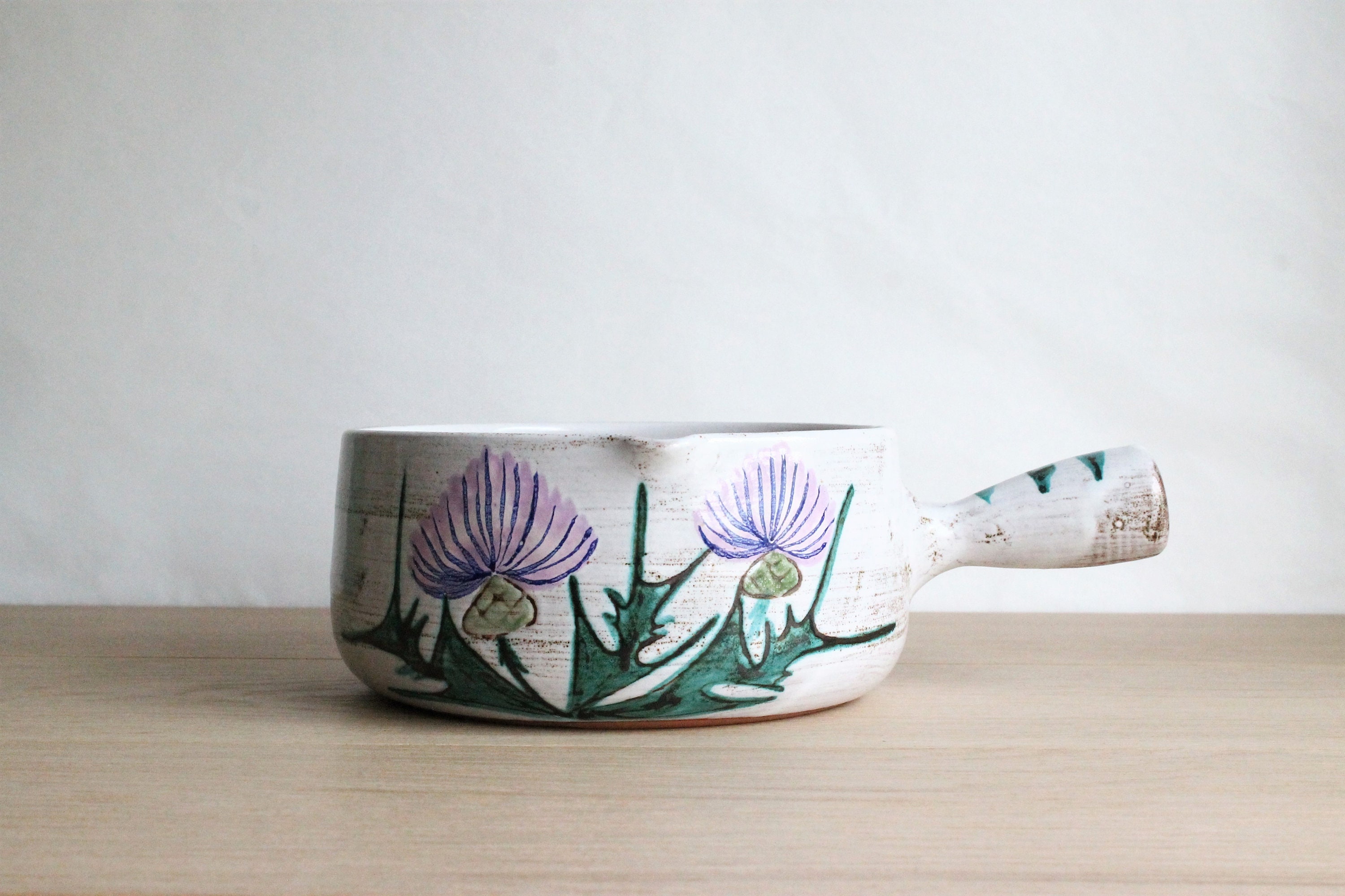 Français Vintage 60S 70S Vallauris Poterie Faite à La Main Servant Un Plat avec Décor de Chardon Pei