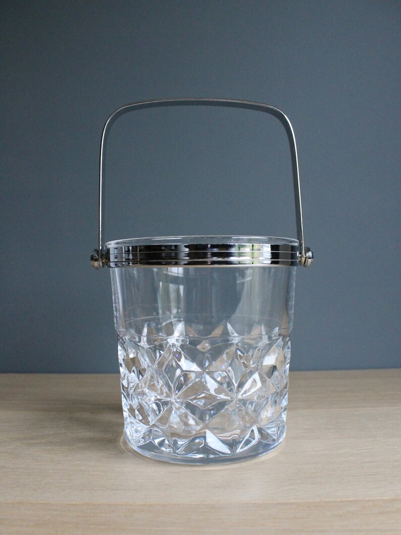 French vintage 80s ice bucket with a silver colored metal handle, made by Cristal d'Arques model Sully image 7