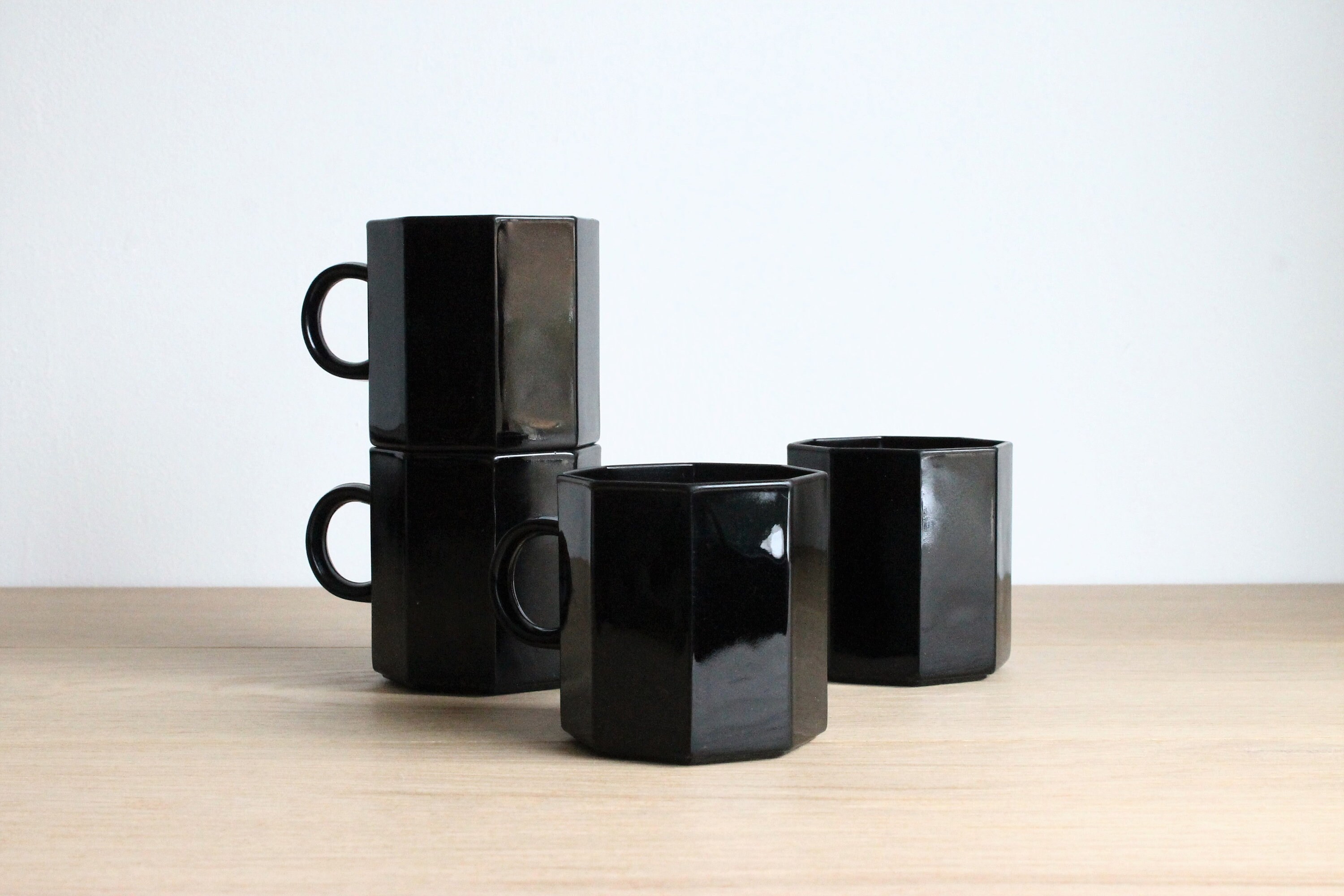 Français Tasses à Café ou Thé Octogonales Octime Ocogonales en Verre Noir Vintage Des Années 80 Fabr