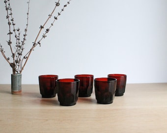 5 vintage Arcoroc cordial or liqueur tumblers, handleless espresso cups, ruby red tempered glassware