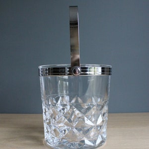 French vintage 80s ice bucket with a silver colored metal handle, made by Cristal d'Arques model Sully image 5