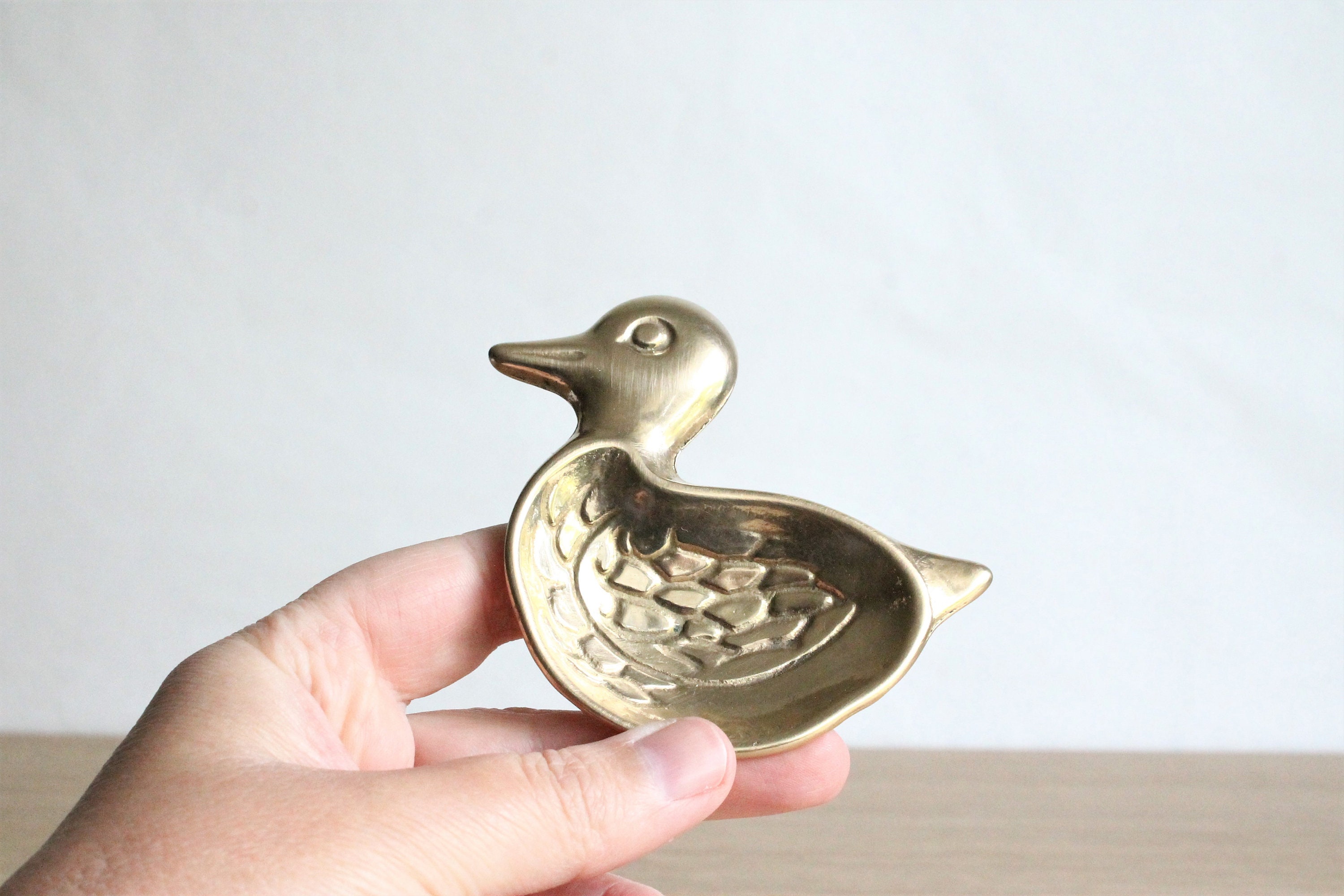 Petit Plat de Bibelot ou Cendrier Canard en Laiton Massif Vintage d'un Marché Aux Puces Français
