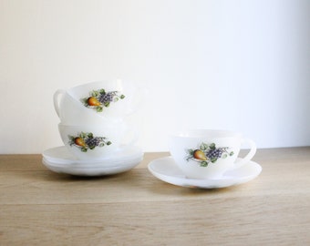 Tasses et soucoupes Arcopal Fruit de France vintage