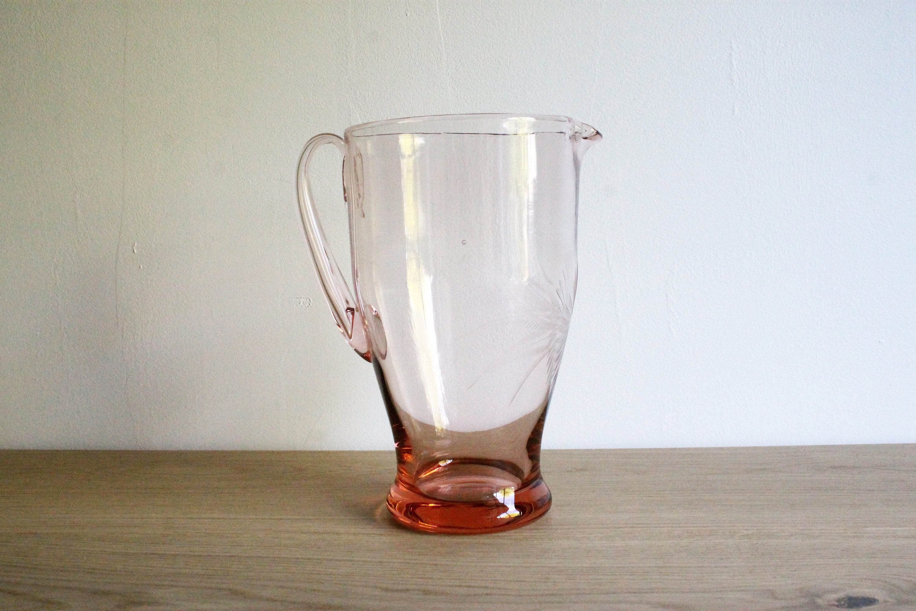 Français Vintage Mid Century Fleur Gravée Verre Rose 37Oz Pichet