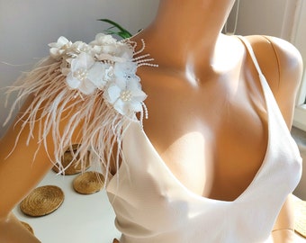 Collar de encaje de hombro floral blanco 3D, joyería de encaje floral de pluma de avestruz nupcial, joyería de hombro hecha a mano, accesorio de encaje con cuentas