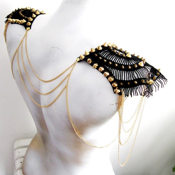 Épaulette Épaule Chaîne en cuir noir Embellissement de bijoux faits à la main avec Gold Spyked / LIVRAISON GRATUITE