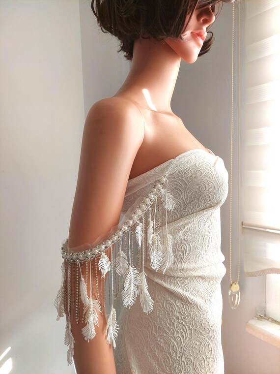 boho dress jewelry Boho bridal earrings, Bohemian wedding, Pearl chandelier, Rustic statement earrings, Modern jewelry, Luxurious earrings, Romantic laurel