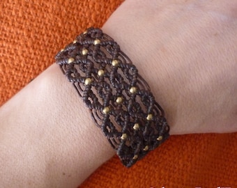 Hand-woven macramé bracelet with brass beads, boho chic style, beautiful women's gift, adjustable, rare and unique