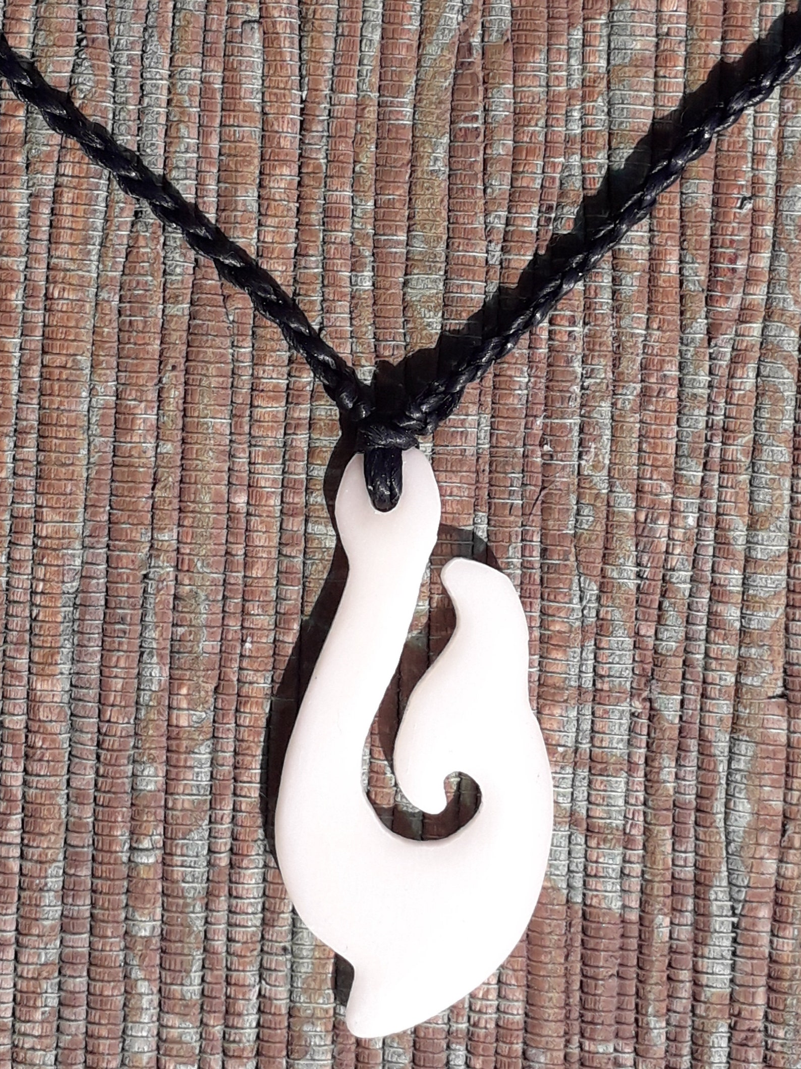 HEI MATAU Maori Necklace in Bone, Pacific Costume Jewellery, Wealth