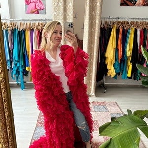 Lianna pluizige gewaad van chiffon felroze couture cape dramatische handgemaakte statement jas festival drag outfit aangepaste kleur one size jas