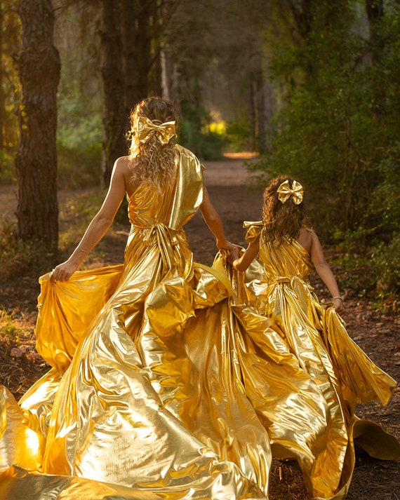 Katie Gold Lame Matching Dresses: Mother Daughter Photo Shoot Outfit Katie Gold Lame Matching Dresses: Mother Daughter Photo Shoot Outfit