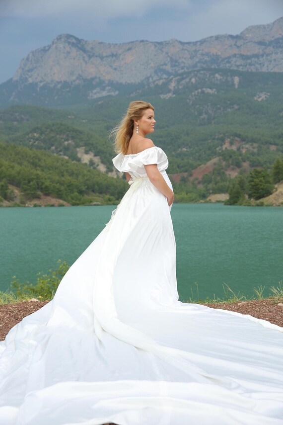 Alana White color maternity dress for maternity flowy photo shoot Shooting props Flying satin maternity slit dress with open shoulders
