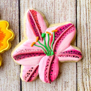 Lily Cookie Cutter/ Lily Flower/ Flower Cookie Cutter/ Cookie Cutter/ Spring Cookie Cutter/ Spring
