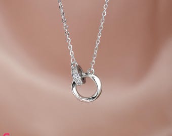 Sterling Silver Interlocking Circle Necklace with Crystal