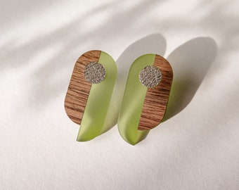 Minimalistic Acrylic Earrings in Art Deco Bauhaus Style, combination of acrylic glass, walnut veneer and golden washable paper