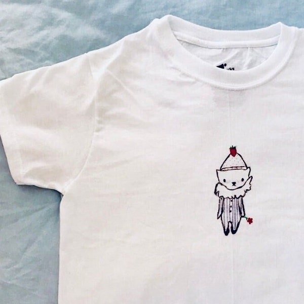 Baby tee Strawberry Pajama bear tee Handmade - Coquette White baby tee - Y2k NOTE: this item is hand drawn  <3