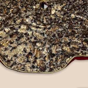 Falda para árbol de Navidad con estampado de leopardo y lentejuelas doradas