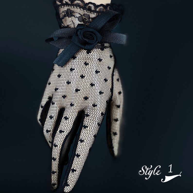 Stylish Black Lace Gloves Evening Gloves Bridal Accessories An old-fashioned accessory makes an elegant comeback