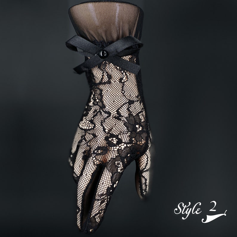 Stylish Black Lace Gloves Evening Gloves Bridal Accessories An old-fashioned accessory makes an elegant comeback