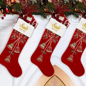 Calze di Natale personalizzate Strass e cristalli di borchie in velluto rosso personalizzati, ricamo in oro Nome di famiglia personalizzato, Decorazioni per la casa di lusso