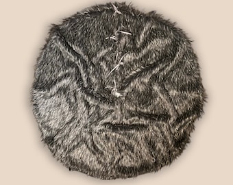 Grauer Tannenbaumrock aus Kunstfell, Plüschbaumrock, Made in USA